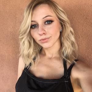 Meet your Posher, Leah